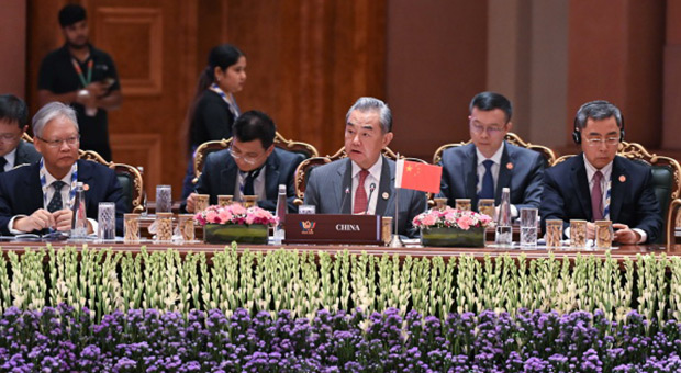赵乐际同全国人大常委会会议列席代表座谈时强调 深入学习贯彻习近平法治思想 在法治